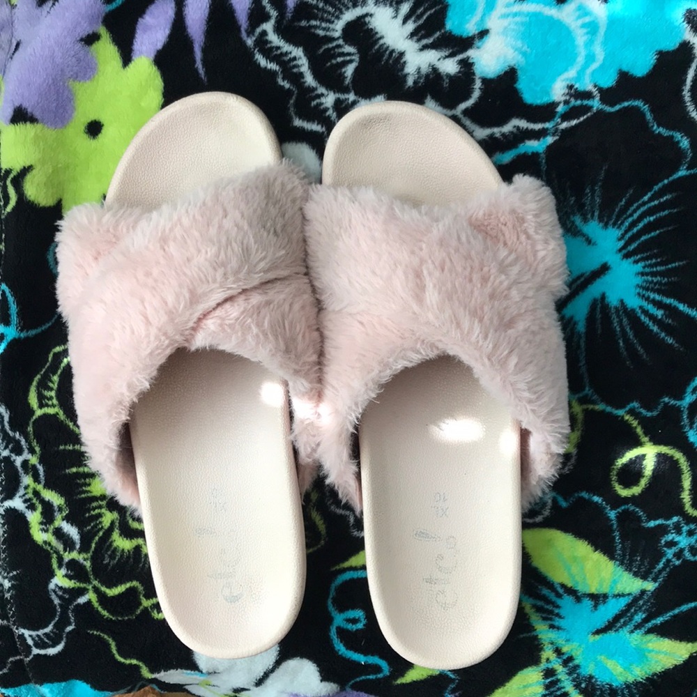Rue 21 fuzzy slides: size 10 women